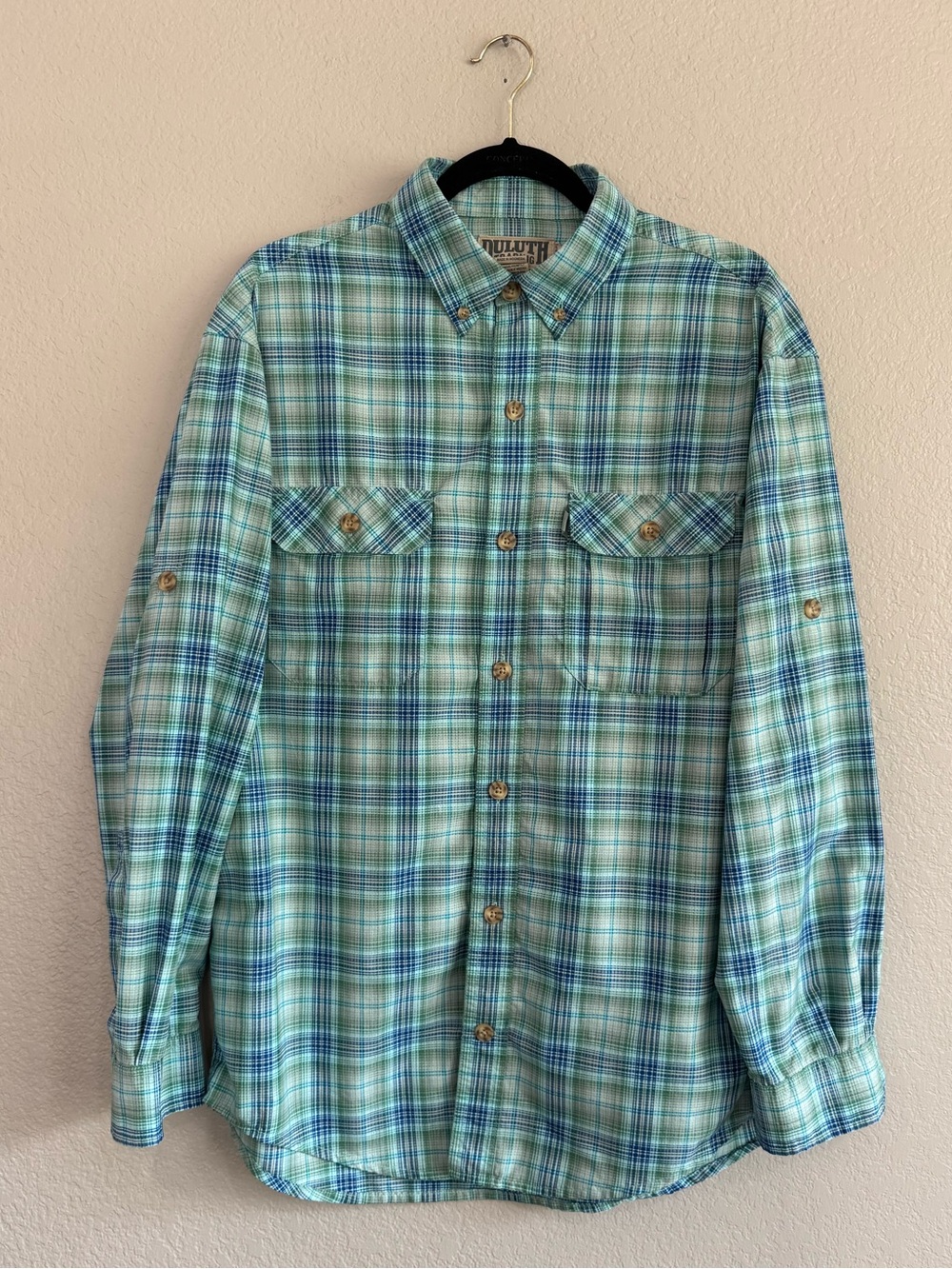 Duluth Trading Co Plaid Long Sleeve button down. Medium Men’s